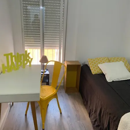 Centro Grupos Parking Gratis 3 * Malaga
